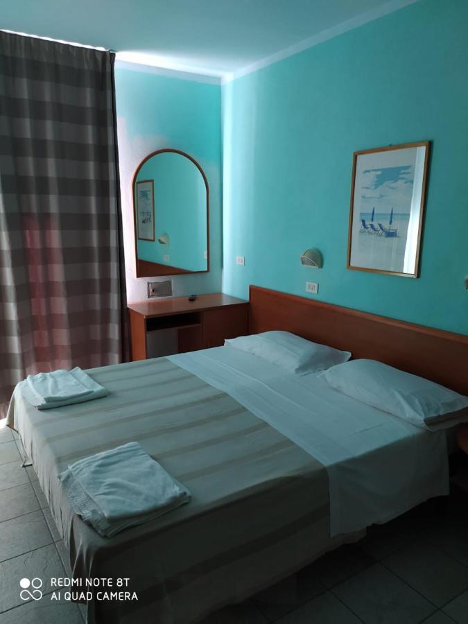 Hotel Blue Moon Rimini Dış mekan fotoğraf