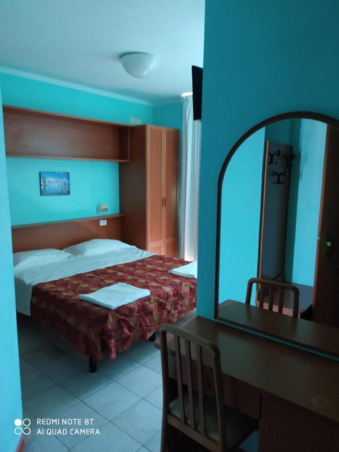 Hotel Blue Moon Rimini Dış mekan fotoğraf