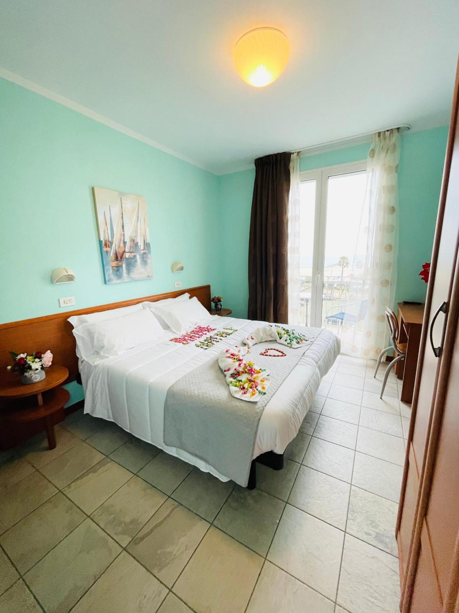 Hotel Blue Moon Rimini Dış mekan fotoğraf