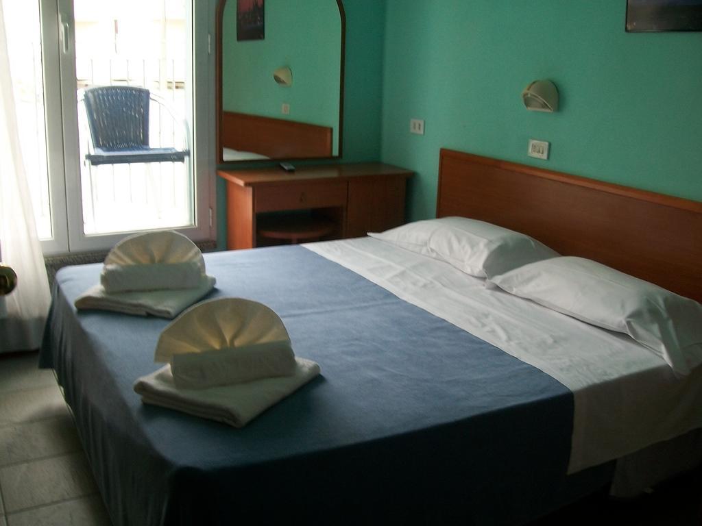 Hotel Blue Moon Rimini Dış mekan fotoğraf