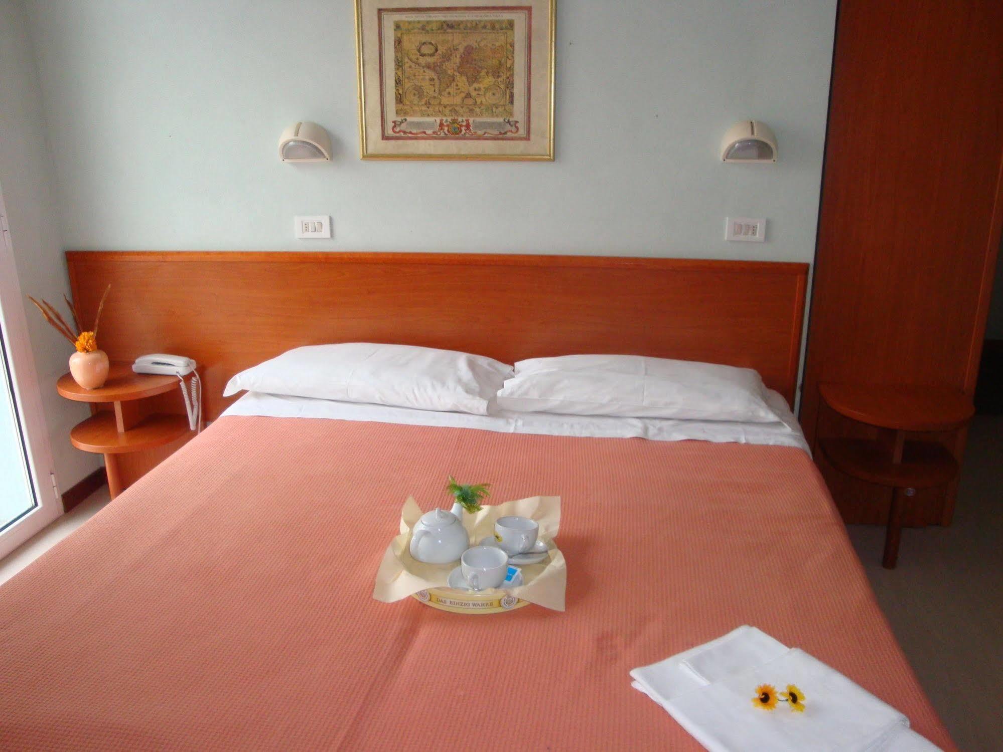 Hotel Blue Moon Rimini Dış mekan fotoğraf