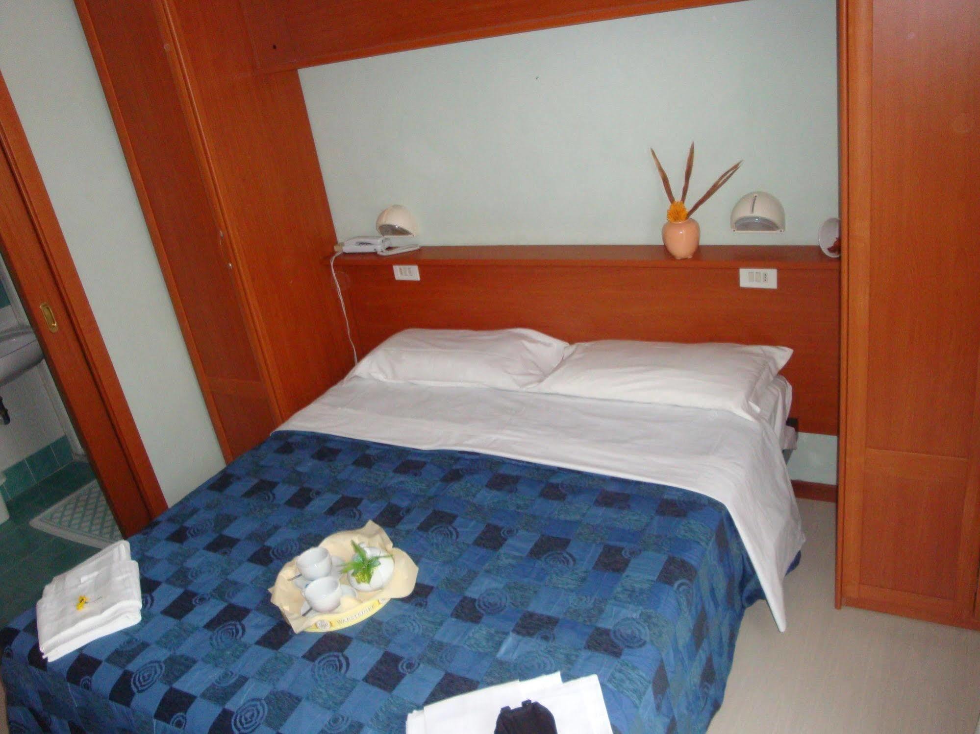 Hotel Blue Moon Rimini Dış mekan fotoğraf