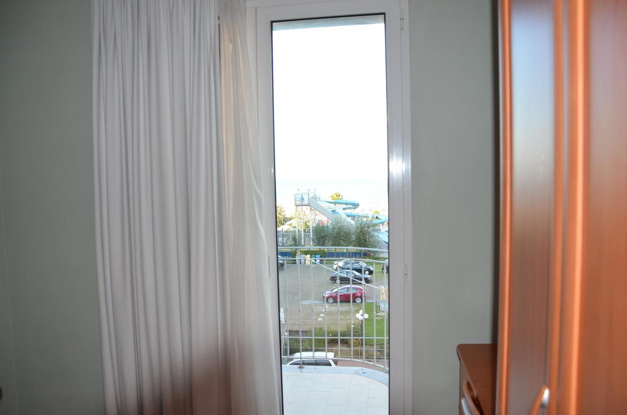 Hotel Blue Moon Rimini Dış mekan fotoğraf