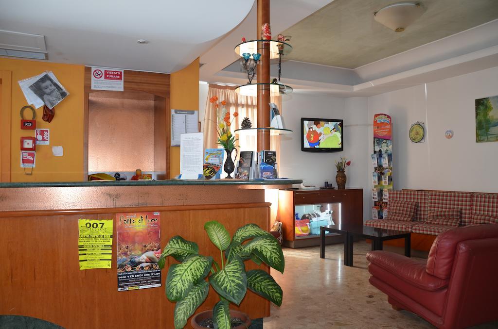 Hotel Blue Moon Rimini Dış mekan fotoğraf