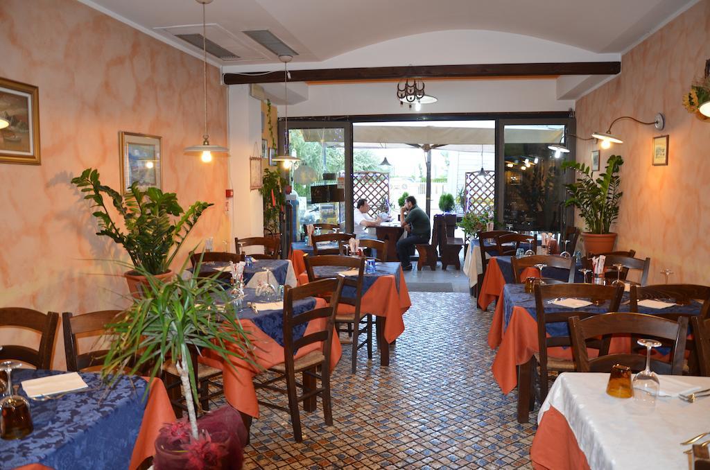 Hotel Blue Moon Rimini Dış mekan fotoğraf